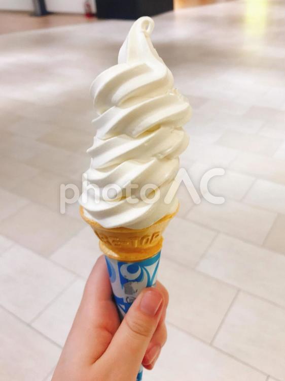 北海道、東京のバニラソフトクリーム ソフトクリーム,バニラソフト,スイーツの写真素材