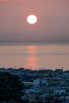 ［兵庫県淡路市］淡路島｜朝日｜大阪湾 淡路島,日の出,朝日の写真素材