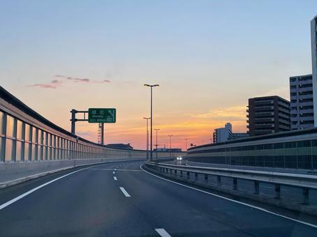 阪神高速守口線から見えた日没 阪神高速守口線から見えた日没の写真