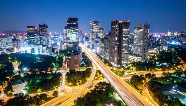 都会の夜の街 都会の夜の街の写真