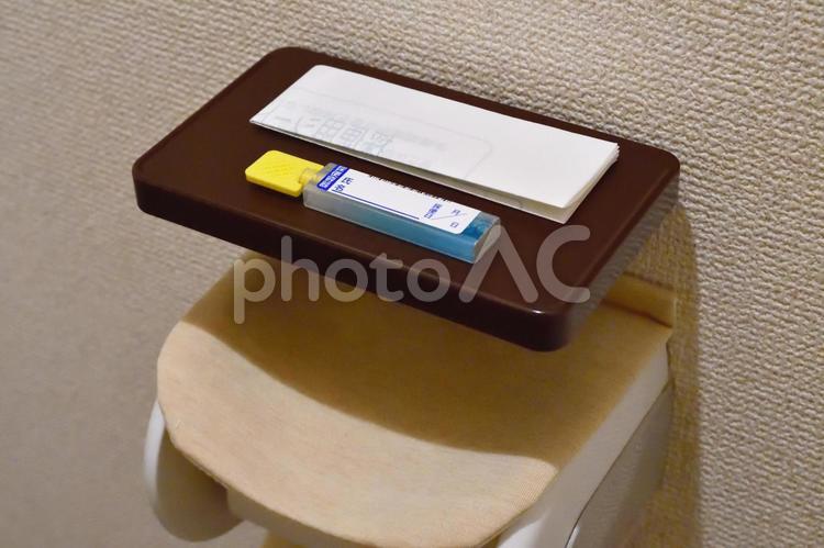 トイレ内の台に置いた検便キット２ 検便キット,トイレ,健康診断の写真素材