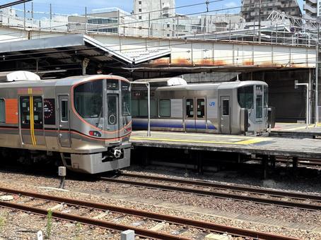 天王寺駅に並ぶ電車 天王寺駅に並ぶ電車 天王寺,天王寺駅,jrの写真素材