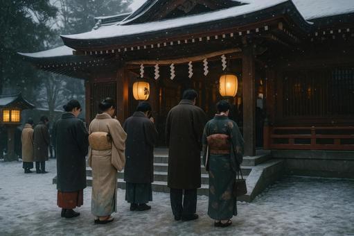 神社での初詣風景 神社での初詣風景の写真