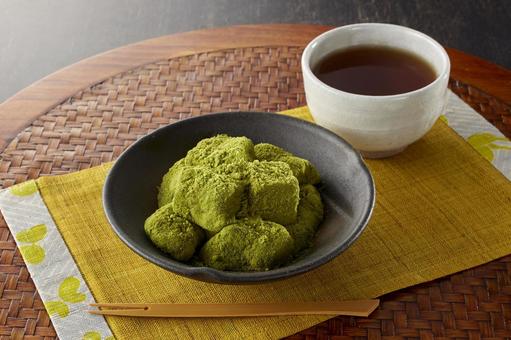 わらび餅【抹茶】とほうじ茶 わらび餅【抹茶】とほうじ茶 抹茶わらび餅,ほうじ茶,わらび餅の写真素材