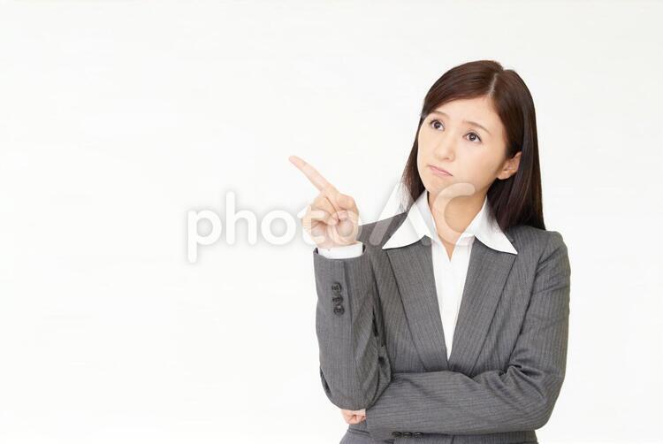 不安そうな表情のビジネスウーマン 女性,ビジネウーマン,女の写真素材