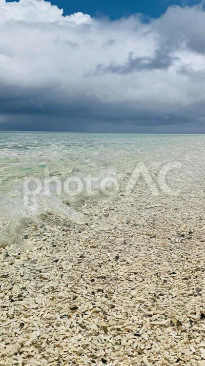 石垣島の海 海,砂浜,波の写真素材