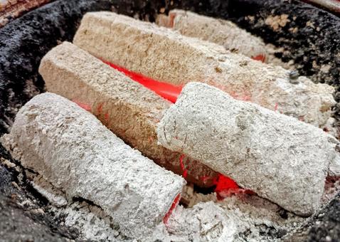 火を点けた炭 木炭,野外,木の写真素材