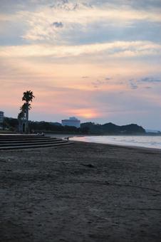 ビーチでの夕空 ビーチでの夕空の写真