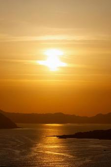 A fantastic sunset shining through the clouds, JPG