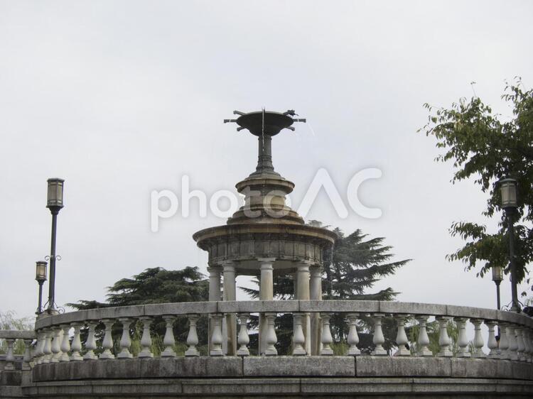 愛知県名古屋市の鶴舞公園の洋風噴水の写真 愛知県,名古屋市,鶴舞公園の写真素材