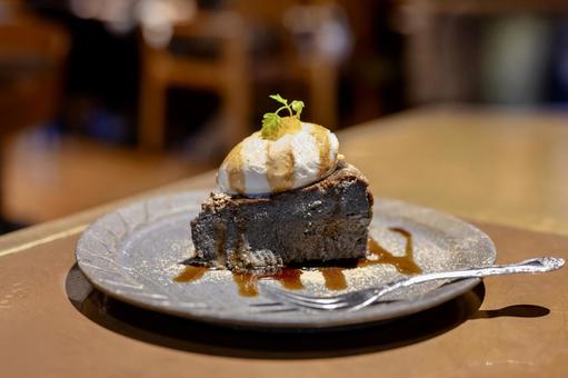 黒ごまのチーズケーキ 黒ごまのチーズケーキ 黒ごまチーズケーキ,生クリーム,きな粉の写真素材