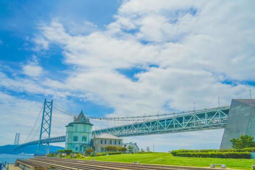 明石海峡大橋と海沿いの建物 明石海峡大橋,橋,海の写真素材