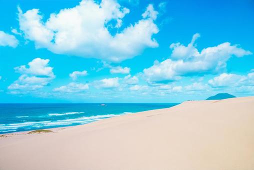 【鳥取】青空と鳥取砂丘 鳥取砂丘,砂漠,砂丘の写真素材