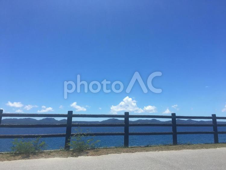 海とさく 沖縄,海,青空の写真素材