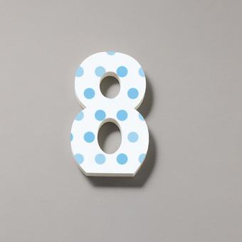 カラフルな立体数字「8」 カラフルな立体数字「8」の写真