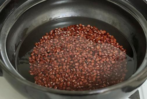 Soaked Azuki Beans - Dried Azuki Beans Soaked in Water, JPG Soaked Azuki Beans - Dried Azuki Beans Soaked in Water, JPG