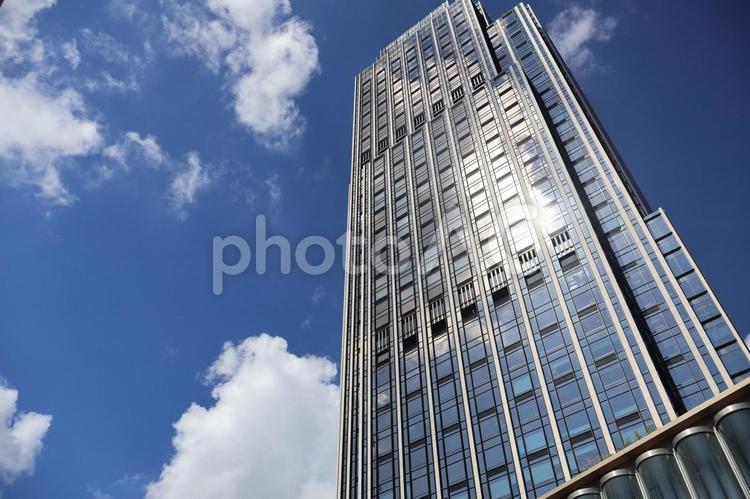 青空と雲と高層ビルのある香港の街の風景 青空,雲,高層ビルの写真素材