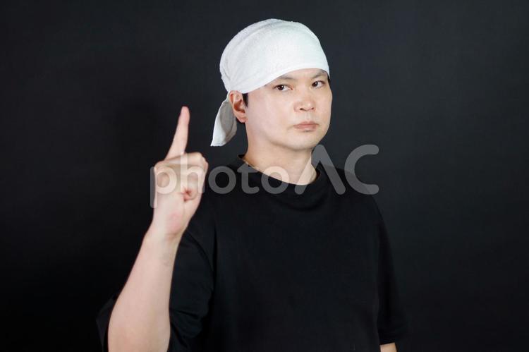 厳しい表情の男性指示 男性,人物,厳しいの写真素材