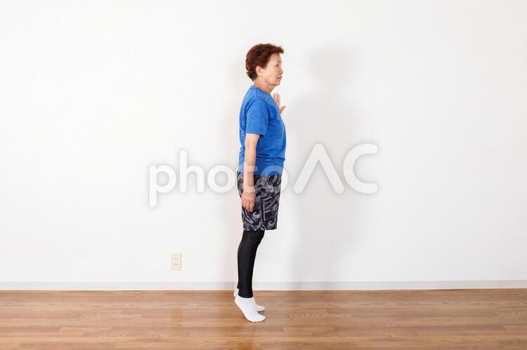 運動するシニア女性 運動,エクササイズ,女性の写真素材