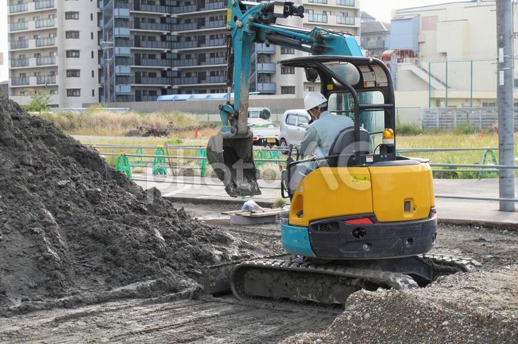 働く人物　Ｎｏ. 42　　　　　　建設工事　ショベルカー　　 　　　     工事,建設,ショベルカーの写真素材