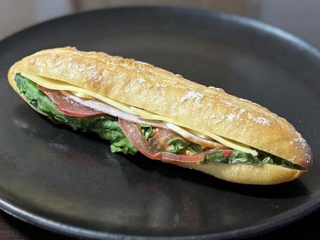 ハムとチーズのバゲットサンド ハムとチーズのバゲットサンド サンド,サンドイッチ,バゲットの写真素材