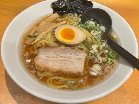 昔ながらの醤油ラーメン 昔ながらの醤油ラーメン 醤油ラーメン,ラーメン,中華そばの写真素材