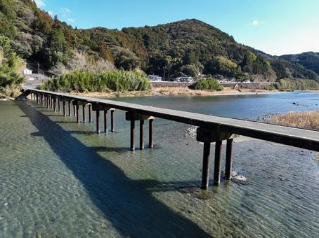 高知県いの町 上空から見た名越屋沈下橋 高知県いの町 上空から見た名越屋沈下橋 名越屋沈下橋,沈下橋,橋の写真素材