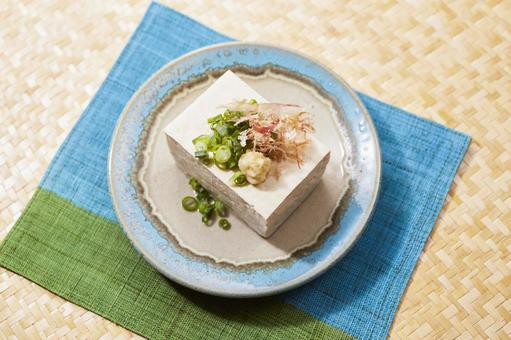 島豆腐　沖縄料理 島豆腐,冷や奴,豆腐の写真素材