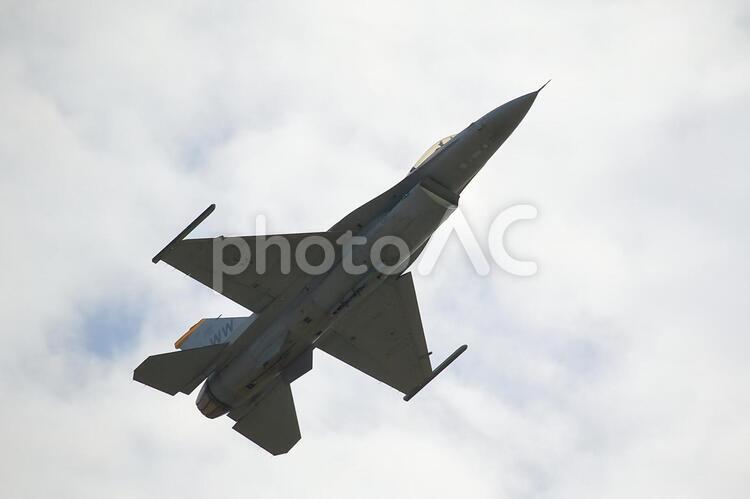F-16機動飛行 fー16,機動飛行,アメリカ空軍の写真素材