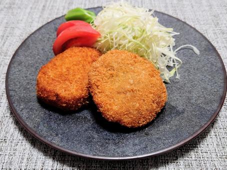 コロッケとミンチカツ カツ,コロッケ,おかずの写真素材