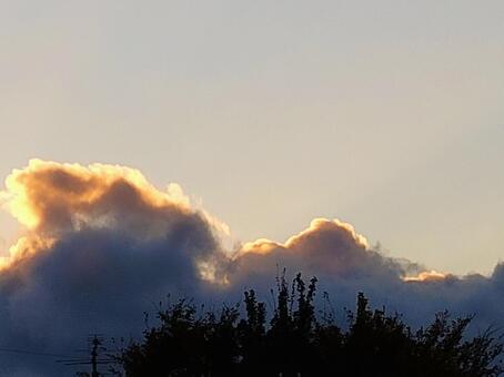 秋の夕空と雲　たそがれ時 秋,秋空,夕空の写真素材