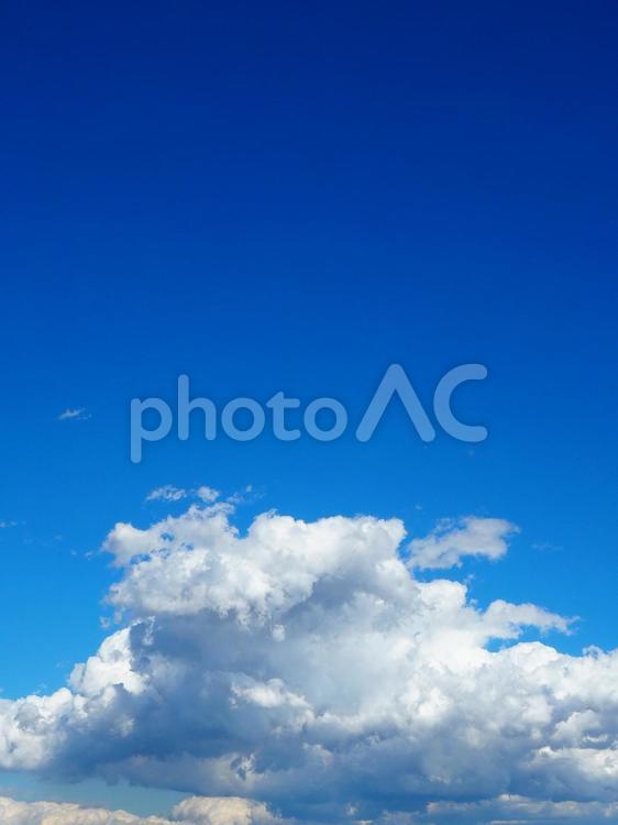 ふわふわの白い雲と青空 自然,鮮やか,くもの写真素材