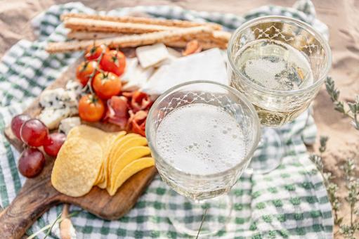 おつまみとシャンパン ぶどう,フルーツ,カマンベールの写真素材