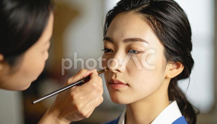 メイクアップアーティストによるメイク アイメイク,女性,ビューティーの写真素材