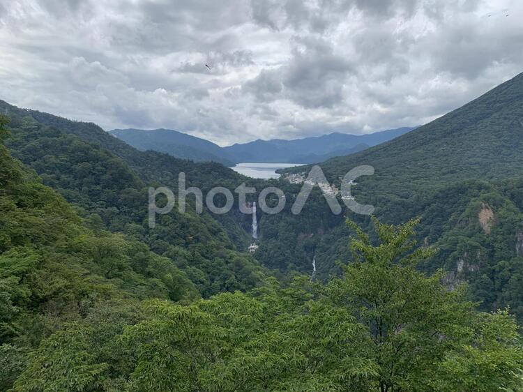 華厳の滝　遠景 風景,山,木材の写真素材