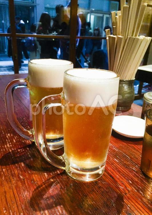 とりあえず生中で乾杯 ビール,泡,飲み物の写真素材