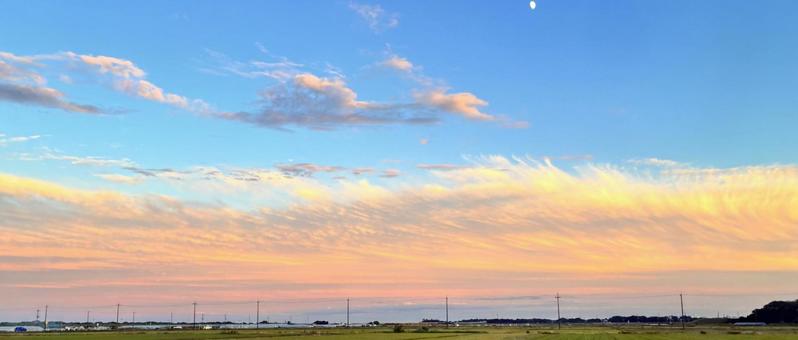 長い夕焼け雲の壁紙21:9 夕焼け,雲,日没の写真素材
