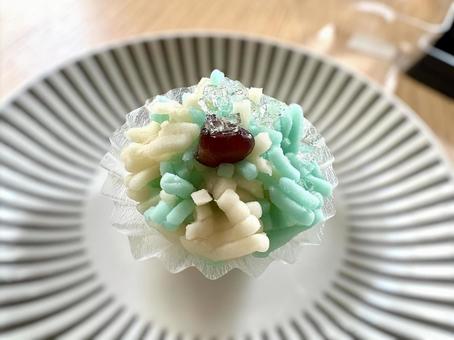 涼しげな和菓子 涼しげな和菓子 和菓子,おまんじゅう,日本のお菓子の写真素材