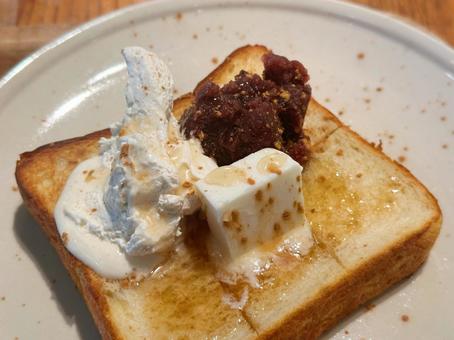 あんバタークリームトースト あんバタークリームトーストの写真