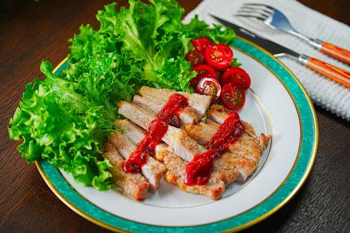 豚ロースのソテー 豚ロースのソテー 食事,豚ロース,筋肉メシの写真素材