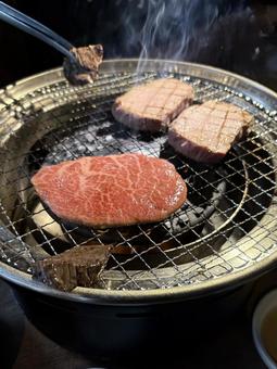 焼肉 ロース&タン塩 焼肉 ロース&タン塩 焼肉,焼肉店デート,タン塩の写真素材