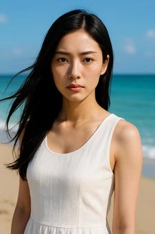 夏の海辺でシリアス表情の女性白ワンピース 夏の海辺でシリアス表情の女性白ワンピースの写真
