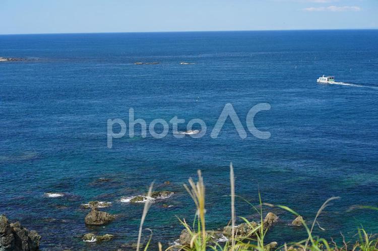 遊覧船のある景色（男鹿半島）　７ 遊覧船,観光,男鹿半島の写真素材
