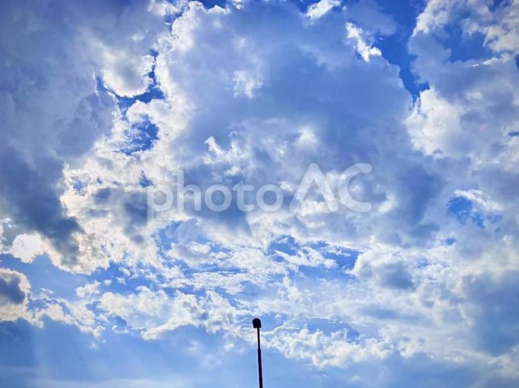 天使の梯子が見える美しい空 空,天使の梯子,自然の写真素材