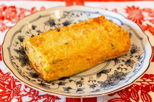 ネギとしらすが入った厚焼き玉子1 ネギとしらすが入った厚焼き玉子1の写真