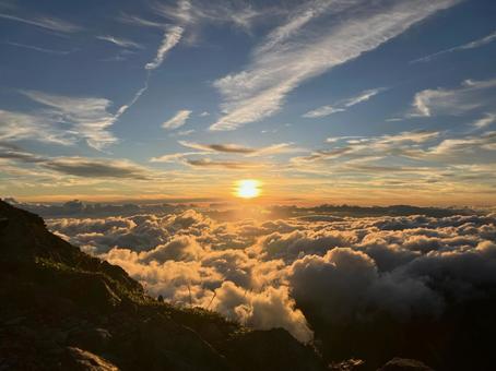 荒川中岳山頂より 夕日逆光4 荒川中岳山頂より 夕日逆光4の写真