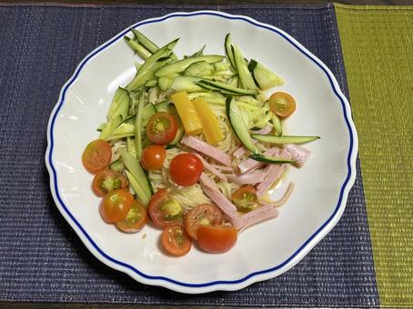 冷やし中華 冷やし中華,麵,キュウリの写真素材