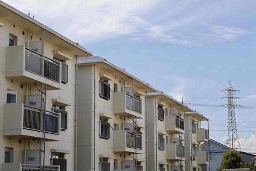 夏の団地 夏の団地 団地,建物,住宅の写真素材