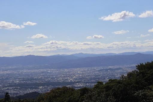 比叡山からの京都市内の街並みと山並みと空 比叡山,京都市内,街並みの写真素材