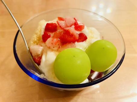 デザート＠シャインマスカット・イチゴ デザート,スウィーツ,マスカットの写真素材